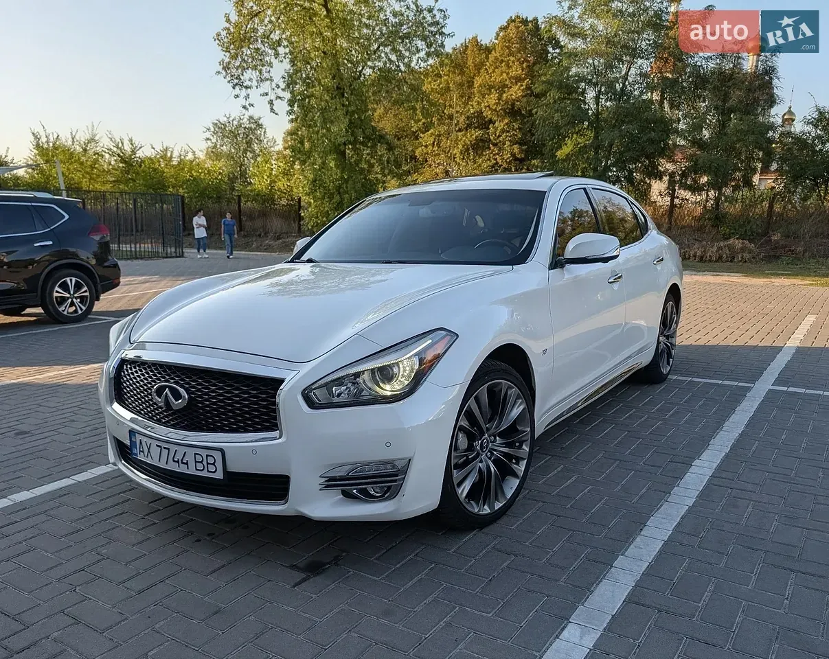 Infiniti Q70 2019 photo 2