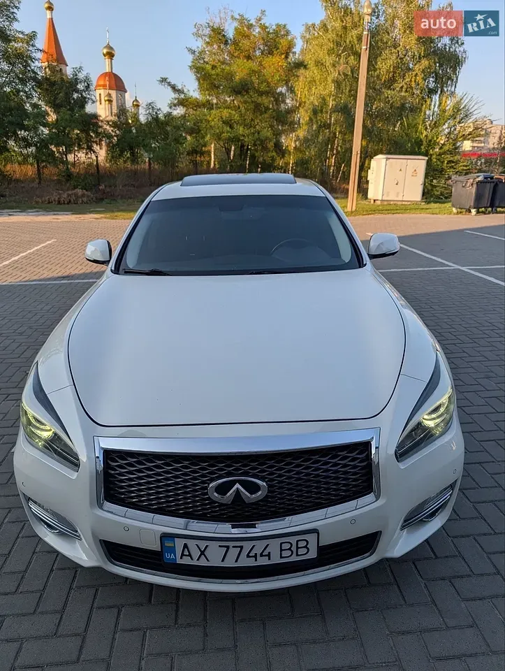 Infiniti Q70