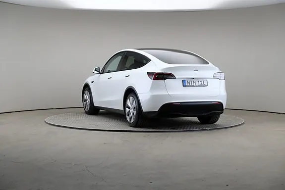 Tesla Model Y 2023 photo 2