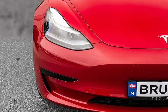 Tesla Model 3 2023 photo 2