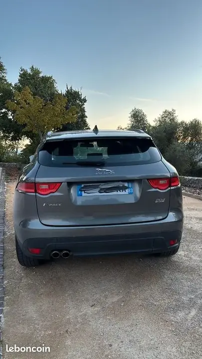 Jaguar F-Pace 2018 photo 2