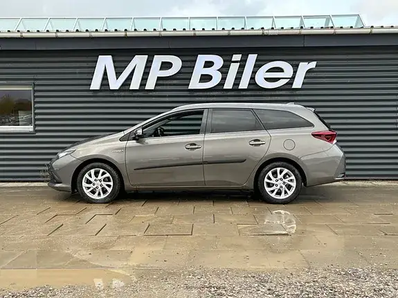 Toyota Auris 2017 photo 2