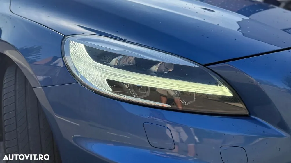 Volvo V40 2019 photo 2