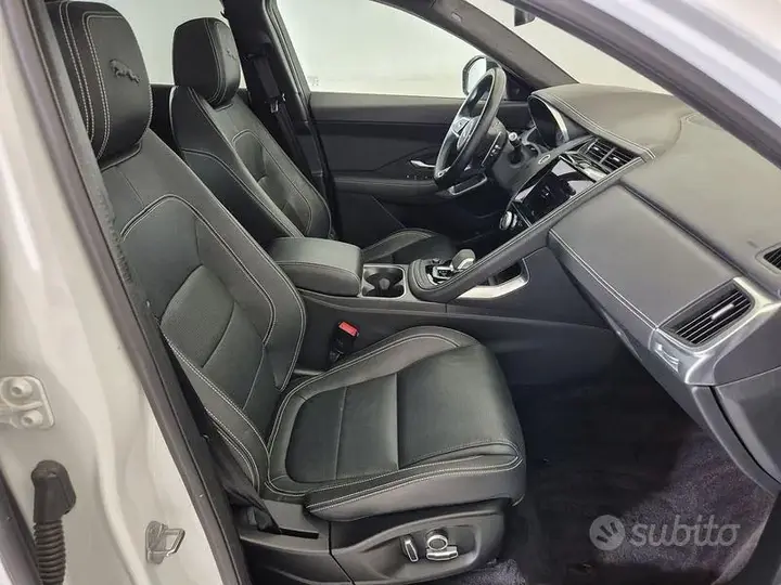 Jaguar E-Pace 2022 photo 3