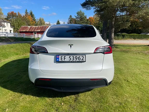 Tesla Model Y 2023 photo 5