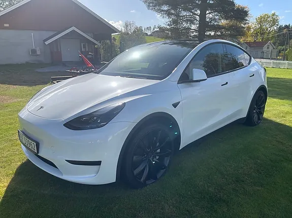 Tesla Model Y 2023 photo 3