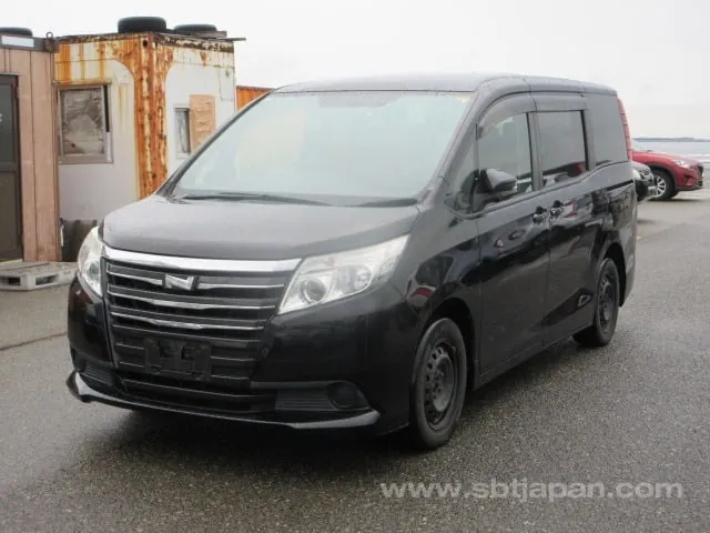 Toyota Noah 2016 photo 2