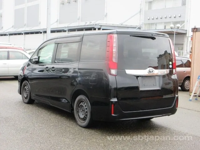 Toyota Noah 2016 photo 3