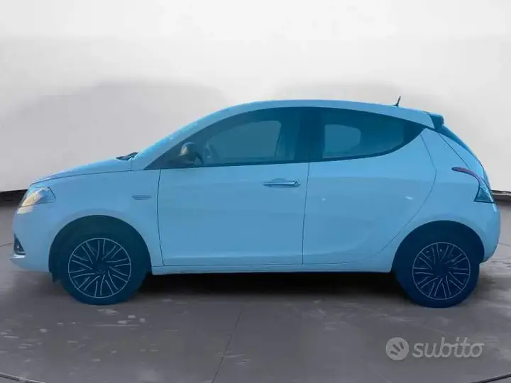Lancia Ypsilon 2024 photo 2