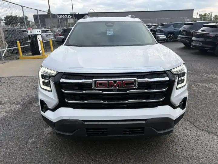 GMC Terrain 2026 photo 2