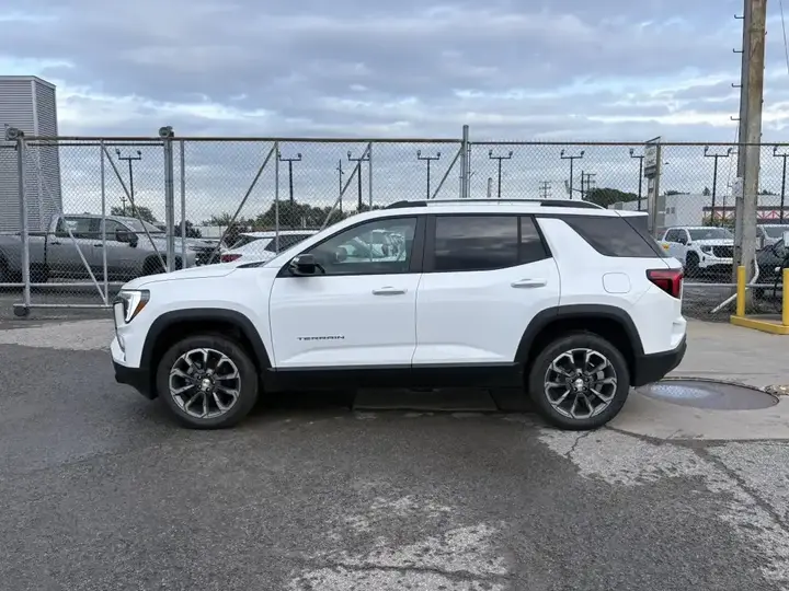 GMC Terrain 2026 photo 3