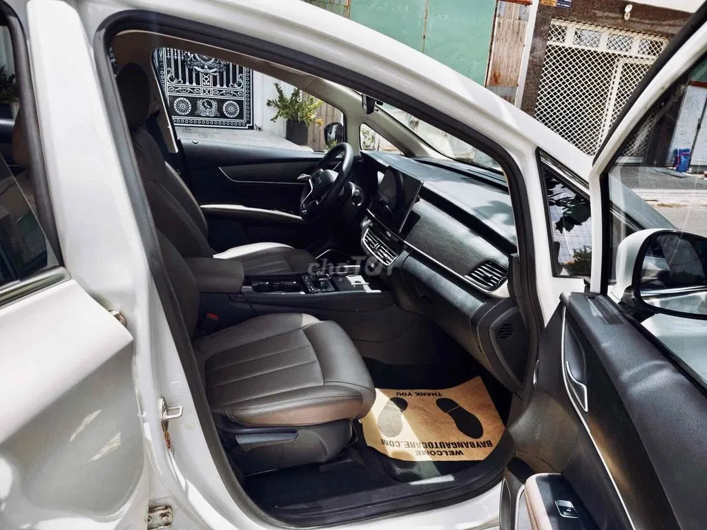 BYD M6