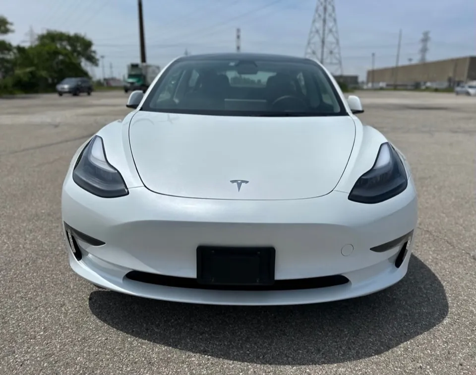 Tesla Model 3 2023 photo 2
