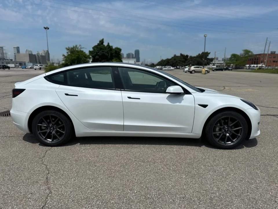 Tesla Model 3 2023 photo 4