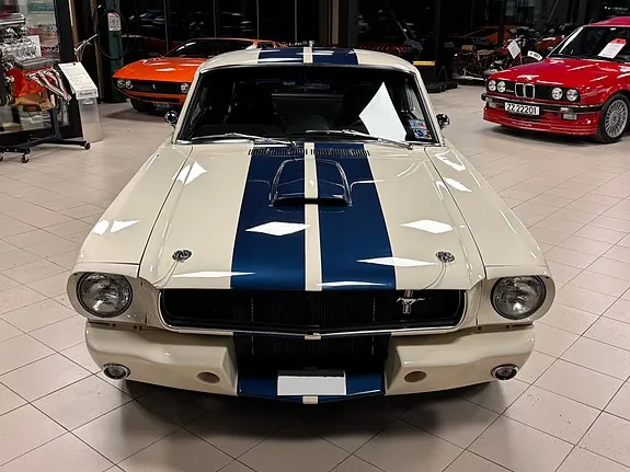 Ford Mustang 1965 photo 2