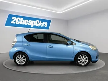 Toyota Aqua 2013 photo 5