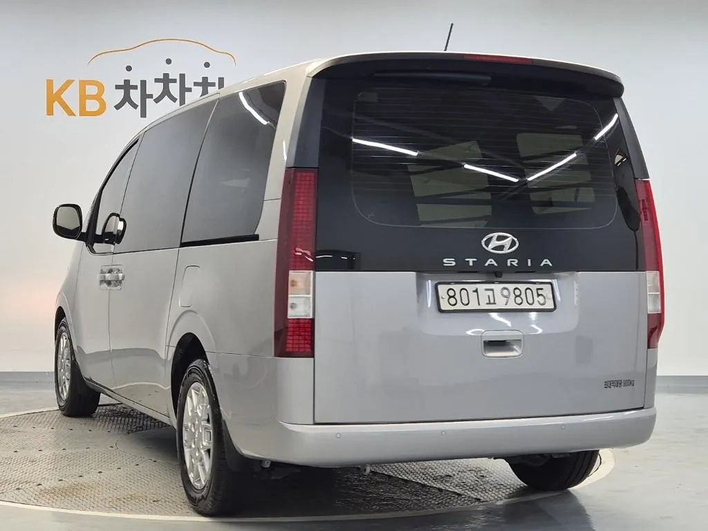 Hyundai Staria 2022 photo 2