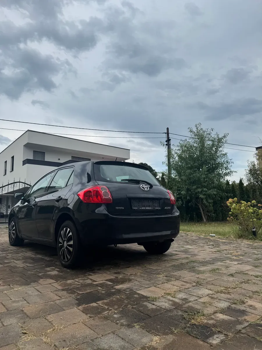 Toyota Auris 2009 photo 3