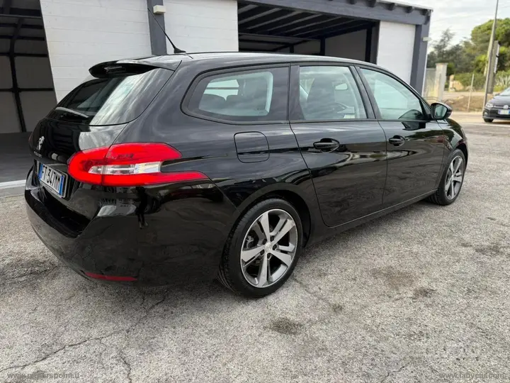Peugeot 308 2018 photo 2
