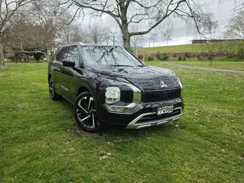 Mitsubishi Outlander 2022 photo 2