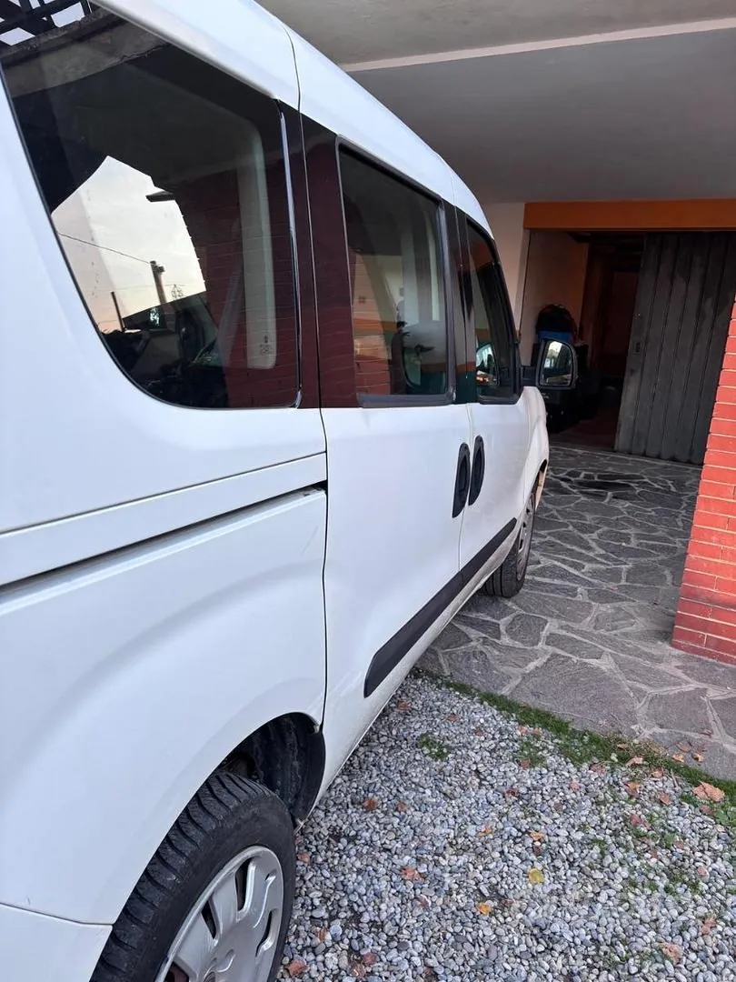 Fiat Doblo 2011 photo 2