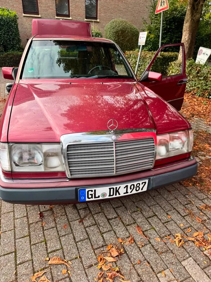 Mercedes-Benz 230 E