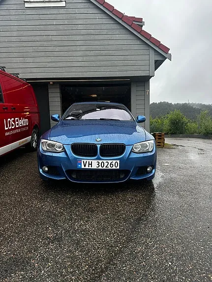 BMW 320D 2011 photo 2