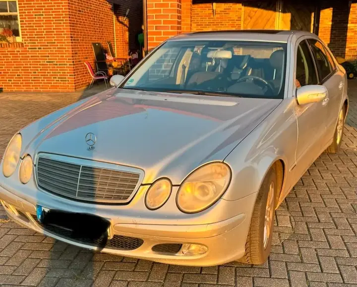 Mercedes-Benz W211