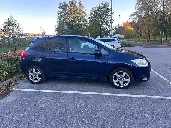 Toyota Auris 2007 photo 2
