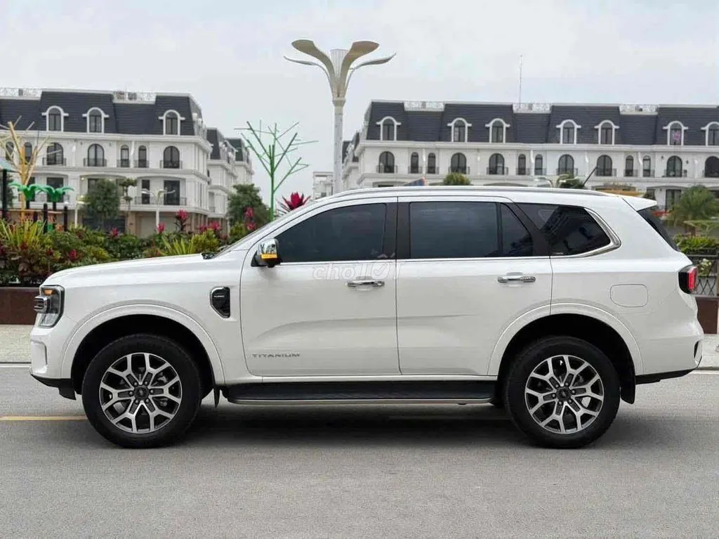 Ford Everest 2023 photo 2