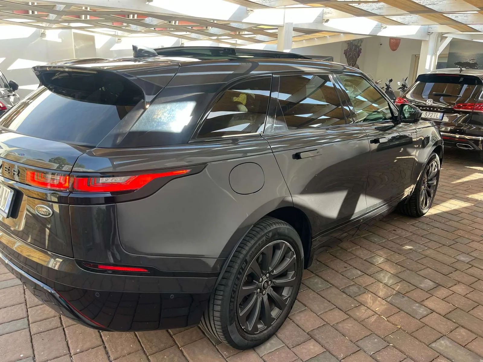 Land Rover Range Rover Velar 2021 photo 2
