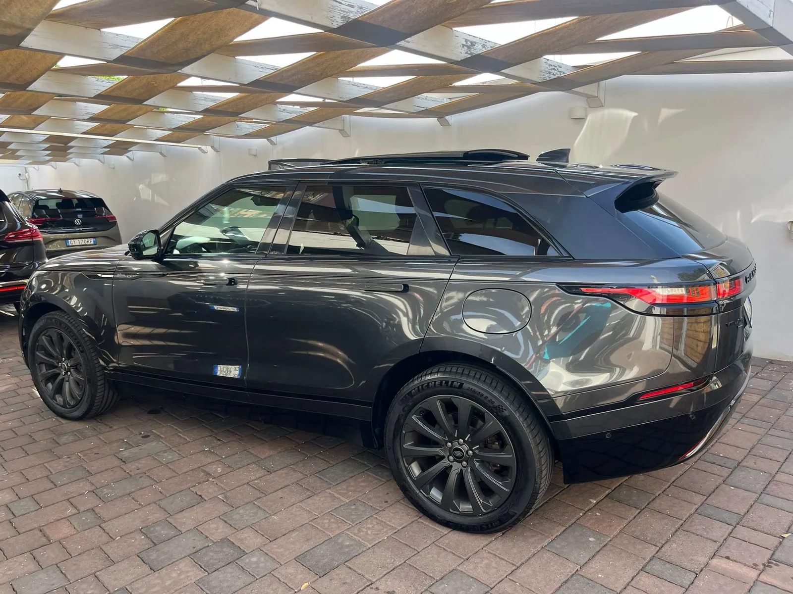 Land Rover Range Rover Velar 2021 photo 3