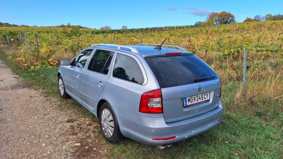 Skoda Octavia 2011 photo 3