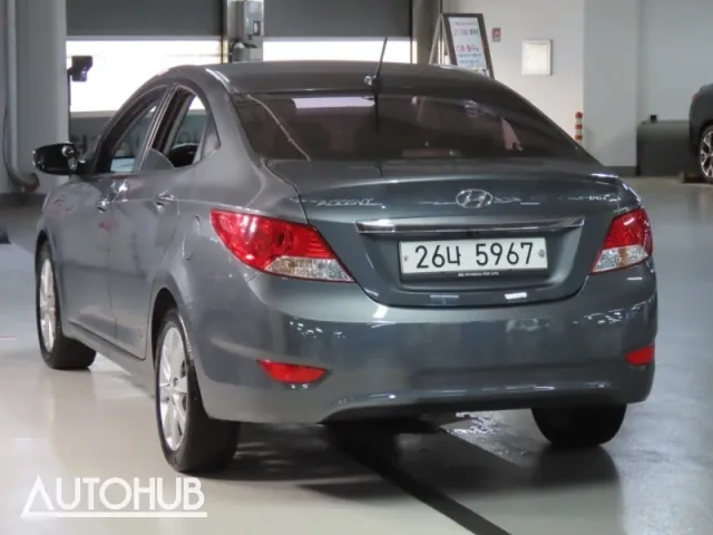 Hyundai Accent 2012 photo 4
