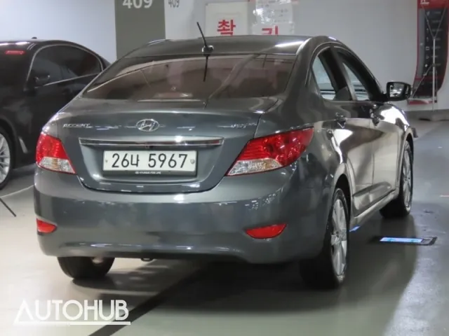 Hyundai Accent 2012 photo 3