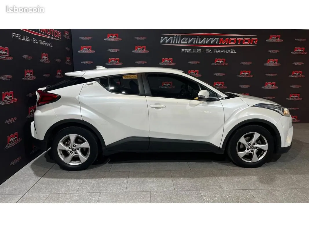 Toyota C-Hr 2018 photo 2