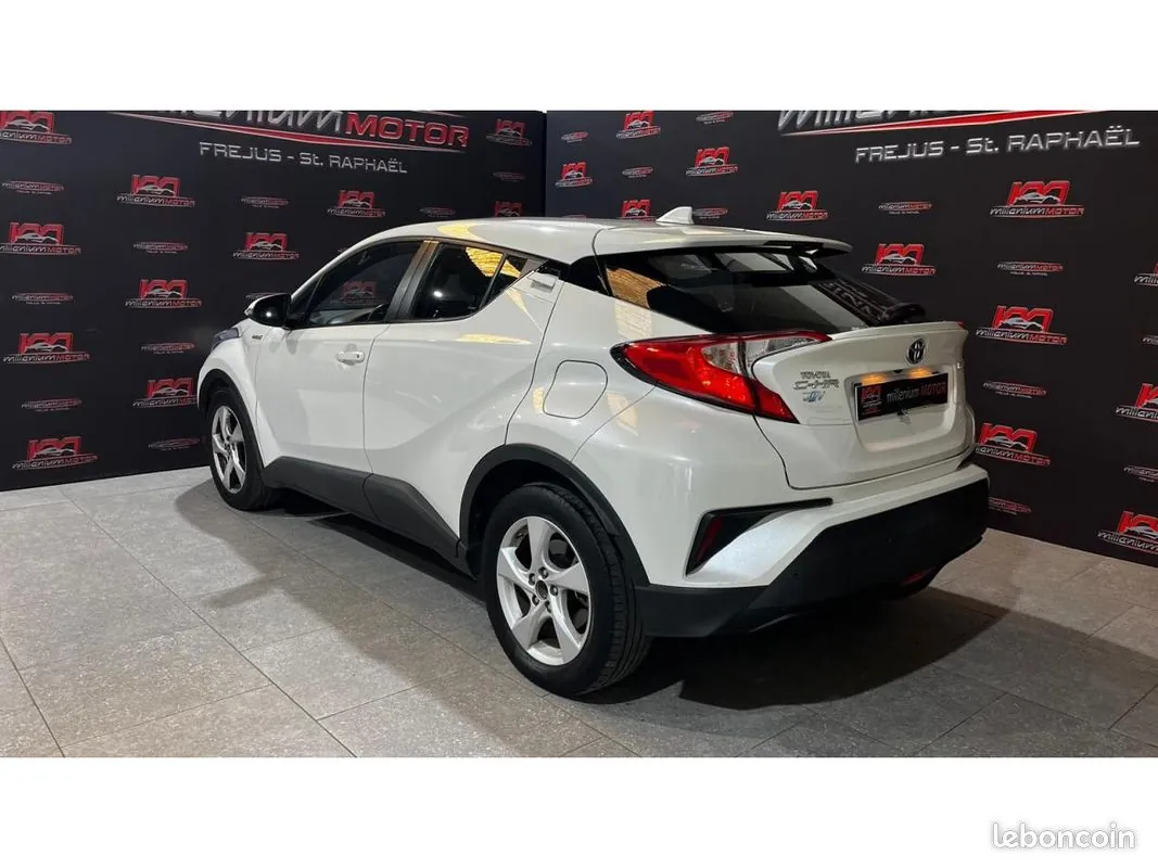 Toyota C-Hr 2018 photo 3