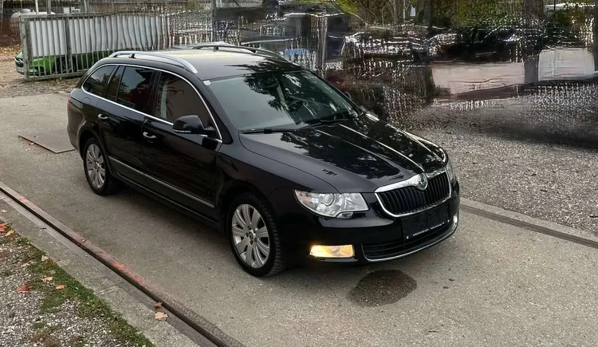 Skoda Superb 2012 photo 4