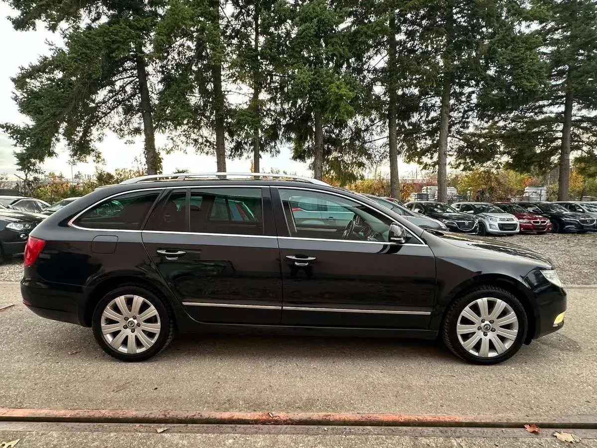 Skoda Superb 2012 photo 2