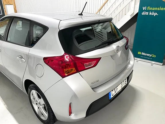 Toyota Auris 2013 photo 5