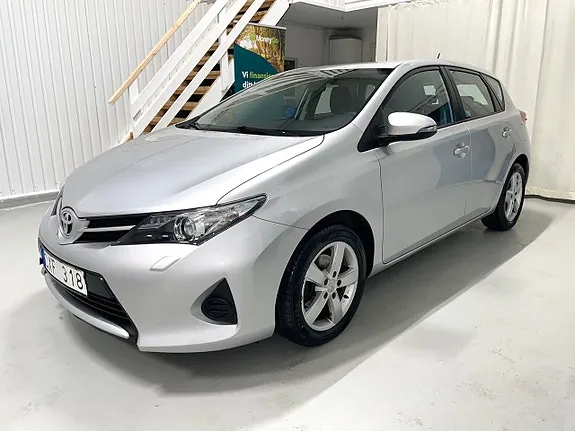 Toyota Auris 2013 photo 3