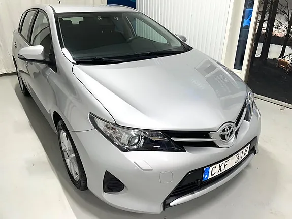Toyota Auris 2013 photo 2