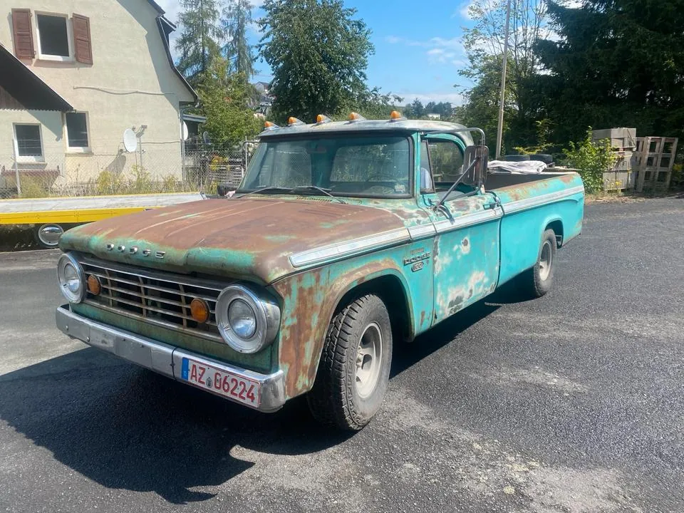 Dodge D100