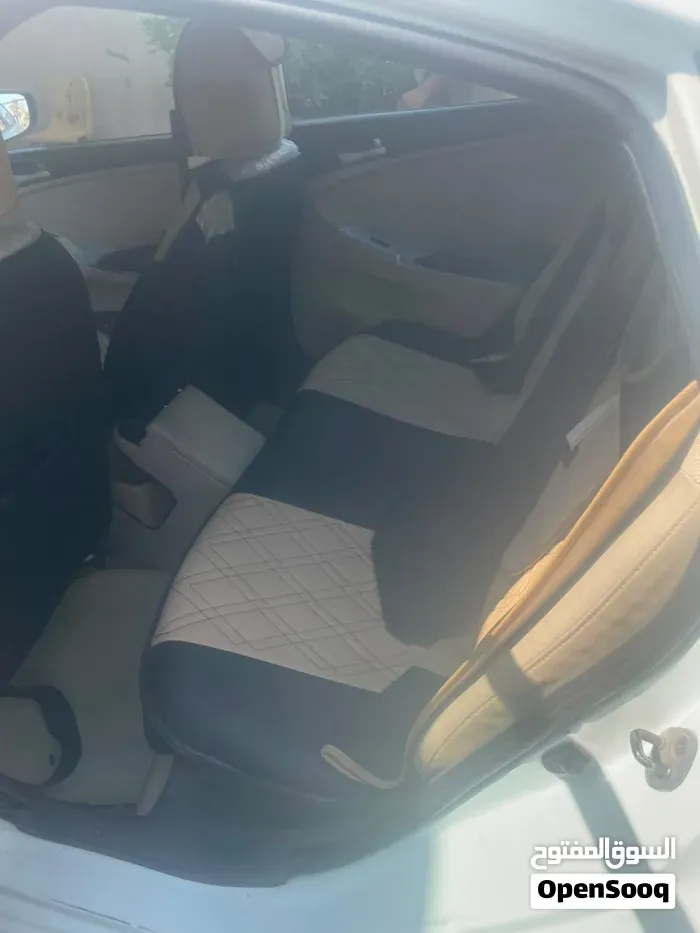 Hyundai Accent 2012 photo 4