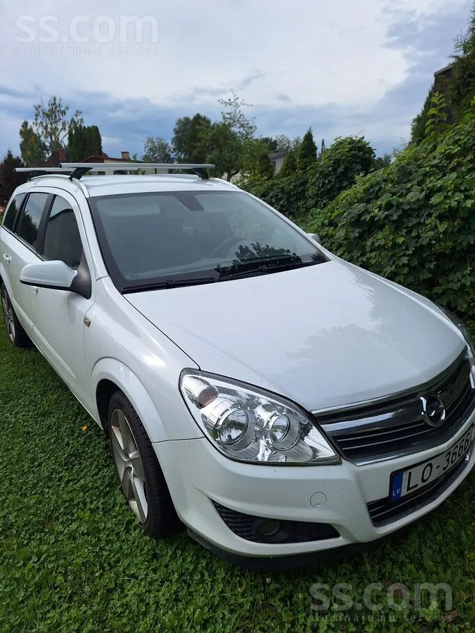 Opel Astra 2009 photo 2