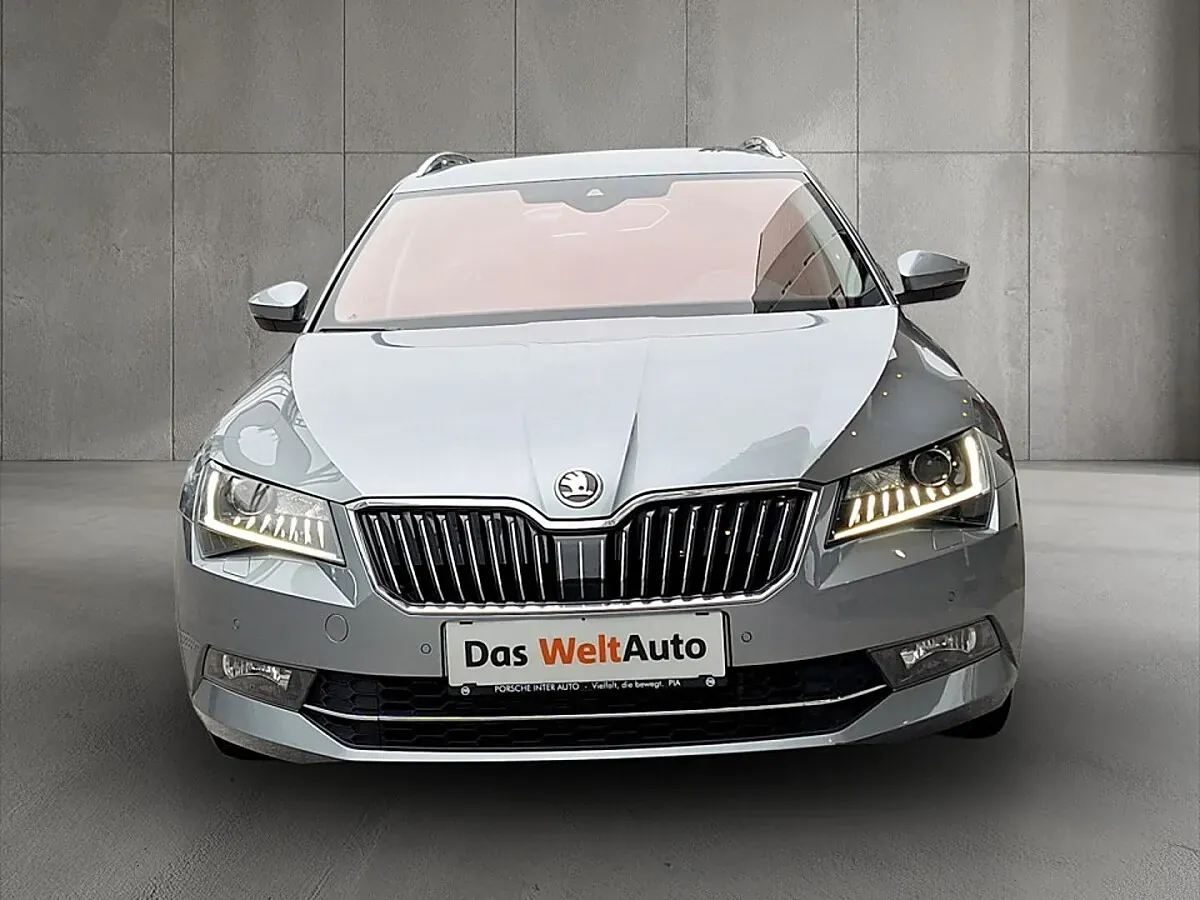 Skoda Superb 2019 photo 2