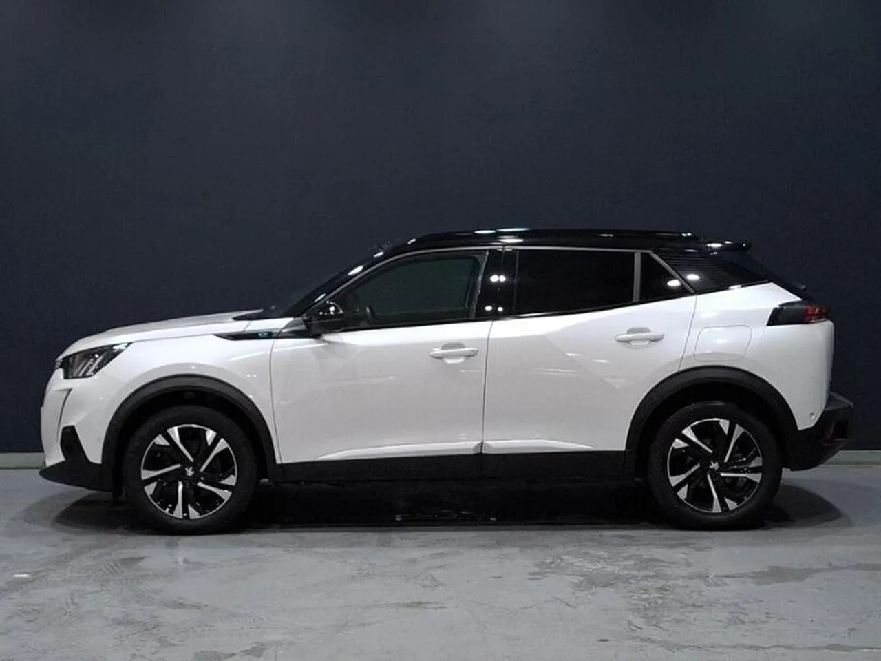 Peugeot E-2008 2022 photo 4