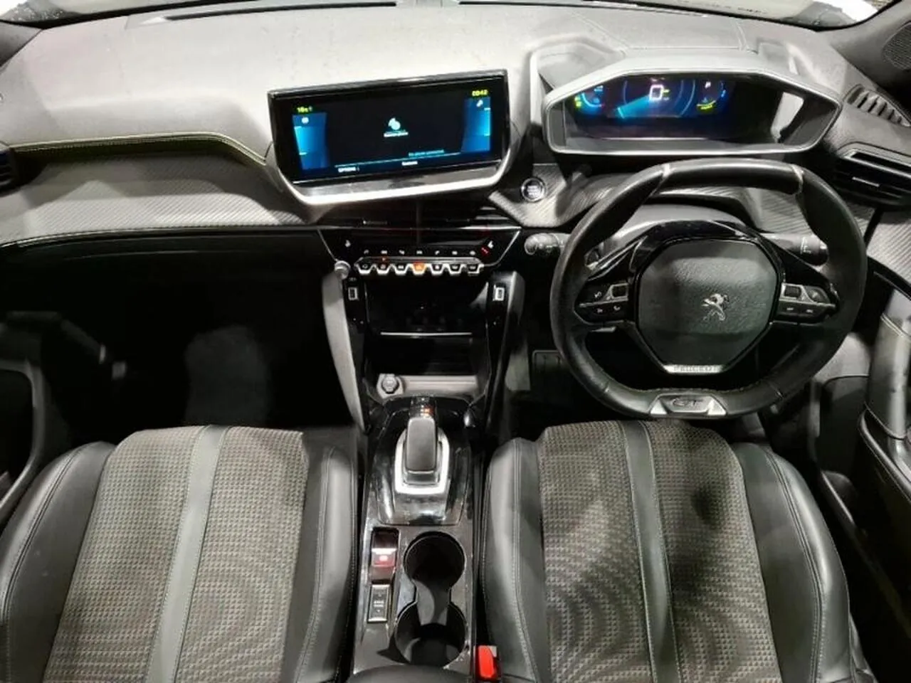 Peugeot E-2008 2022 photo 3