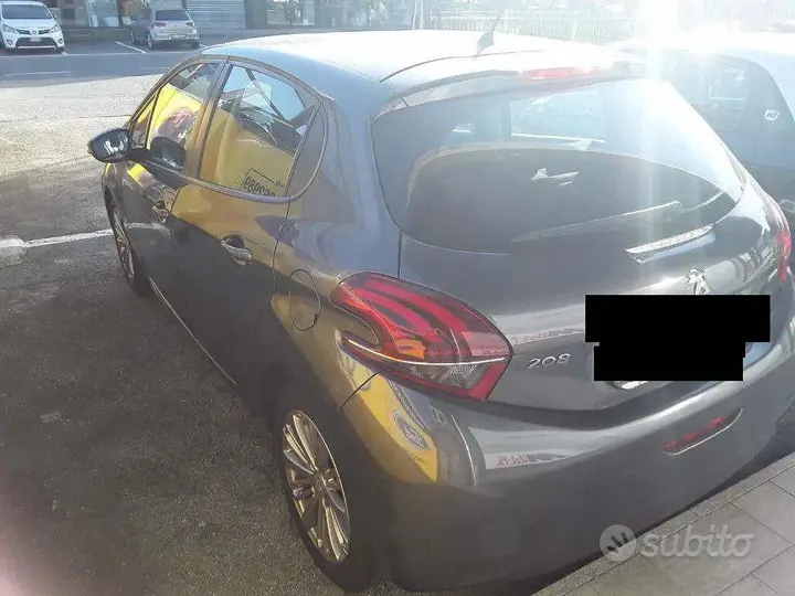 Peugeot 208 2016 photo 3