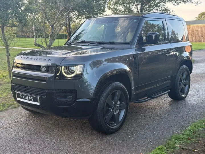 Land Rover Defender 90 2024 photo 2